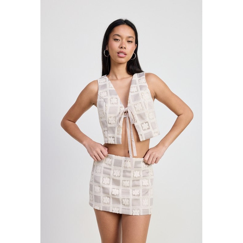 SLEEVELESS V NECK JACQUARD TOP