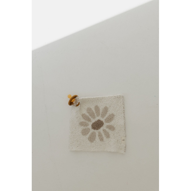 Lovey | Daisy Fields