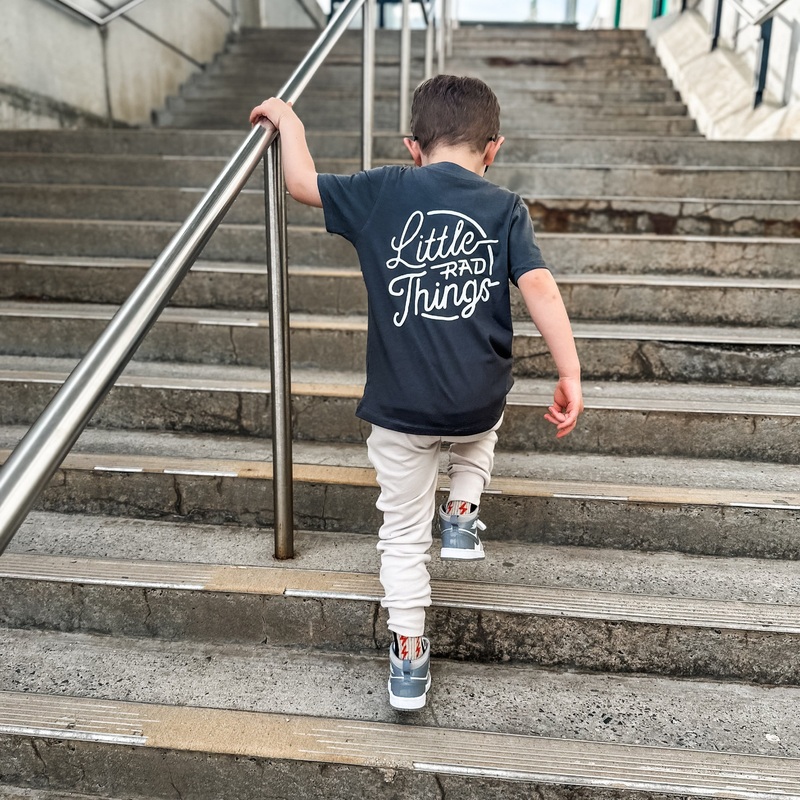 RAD CIRCLE LOGO TEE – SMOKE|12/18M|18/24M|2/3Y|3/4Y|5/6Y|7/8Y|9/10Y