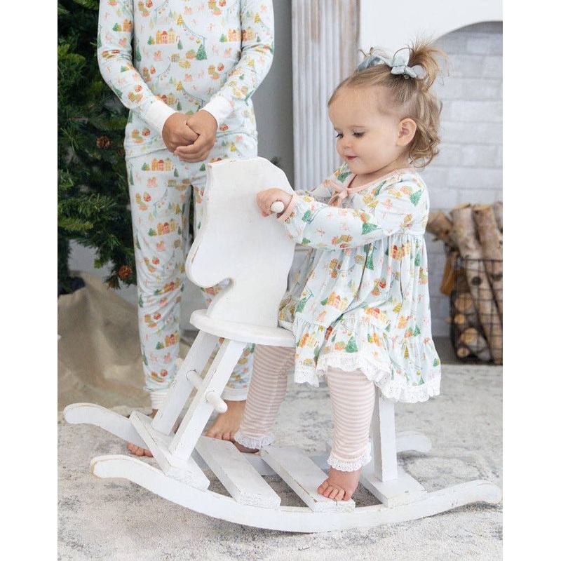 Tunic Style Christmas Village Comfort Set