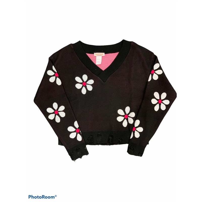 Tweenstyle – Distressed Daisies Sweater