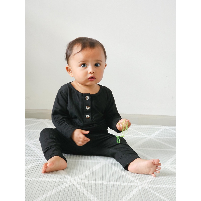 Top and Bottom Outfit and Hat Set (Newborn-12 months sizes) Black
